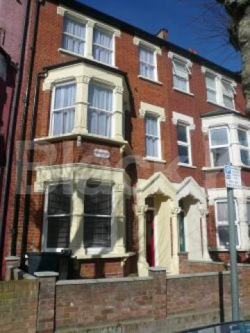 			5 Bedroom, 1 bath, 1 reception House			 Carlingford Road, TURNPIKE LANE
